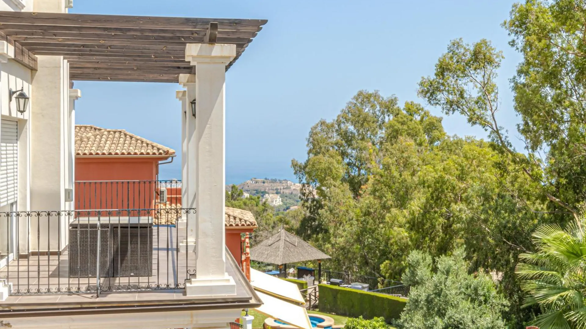 Luxury Villa Alhambra Close To Sea And Centre Benalmadena
